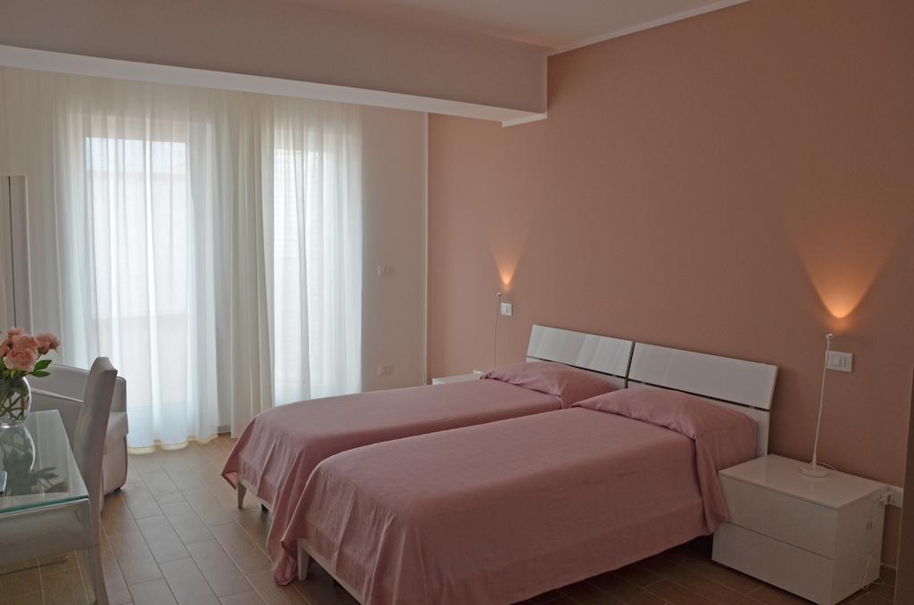 Hotel Residence Thalassa Reggio Calabria Zimmer foto